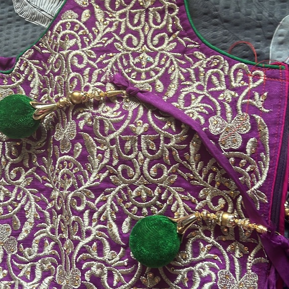 Heavy three (3) piece Lengha Choli with dupatta - Picture 4 of 4